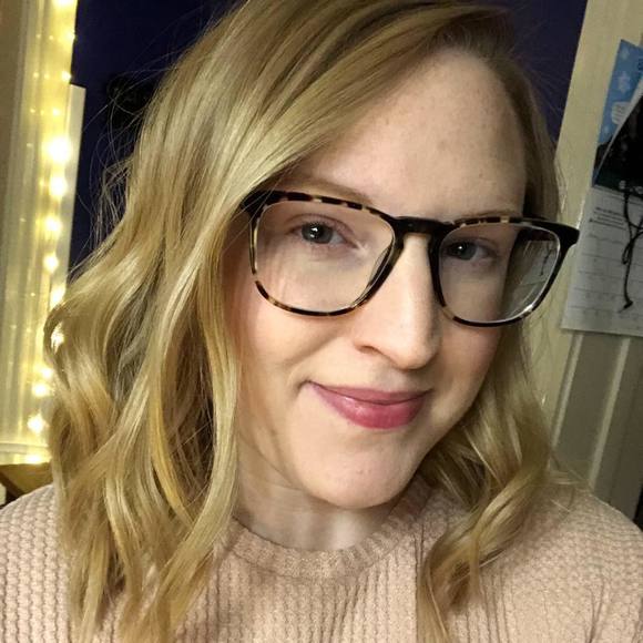 Meet your Posher, Dee - Picture 3 of 3